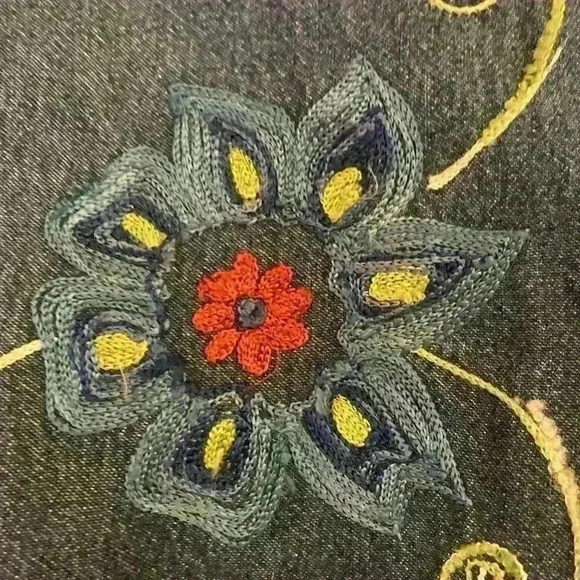 Studio Works Embroidered Floral Button Up Lightweight Denim Jacket Size Medium - Picture 3 of 10